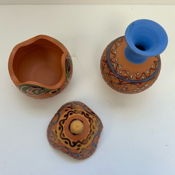 Red Clay Pottery / Lidded Trinket /Oval Hand Painted /Matching Small Vase - Picture 7 of 10